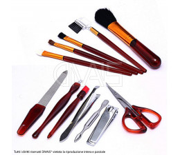 Set manicure e make-up da viaggio