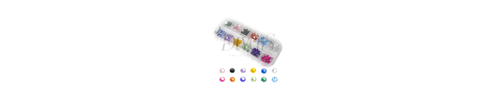 Brillantini & Strass per Nail Art: Decorazioni Luminose per Design Unghie